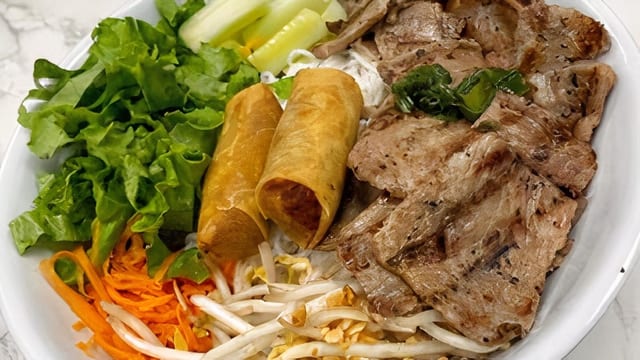 V4: Grilled Pork & Egg Rolls - Bun Thit Nuong & Cha Gio.