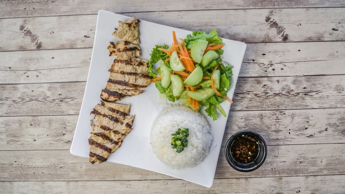 R2: Grilled Chicken w Rice - Com Ga Nuong.